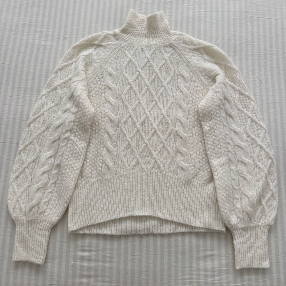 Abercrombie white cable knit sweater w mock neck